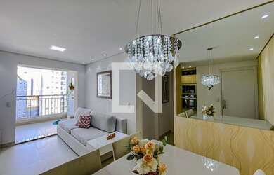 Imagem: O apartamento possui 2 Dormitórios, 1 Suíte, 2 Banheiros