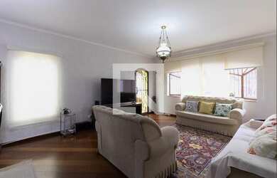 Imagem: A casa possui 3 Dormitórios, 1 Suíte, 4 Banheiros, 4 Vagas