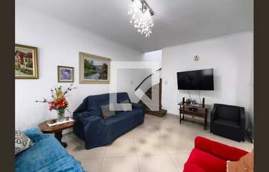 Imagem: A casa possui 4 Dormitórios, 3 Banheiros, 3 Vagas na garagem