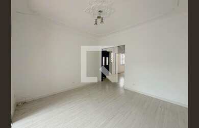 Imagem: A casa possui 4 Dormitórios, 2 Suítes, 4 Banheiros, 3 Vagas