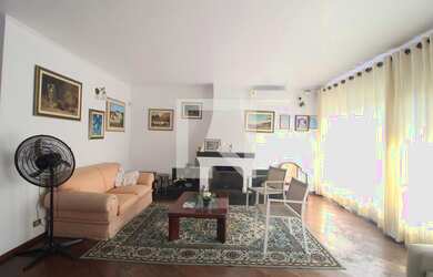 Imagem: A casa possui 6 Dormitórios, 3 Suítes, 4 Banheiros, 6 Vagas