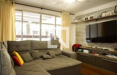 Imagem: A casa possui 3 Dormitórios, 1 Suíte, 3 Banheiros, 2 Vagas