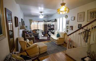 Imagem: A casa possui 2 Dormitórios, 4 Banheiros, 2 Vagas na garagem