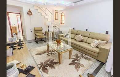 Imagem: A casa possui 3 Dormitórios, 2 Suítes, 4 Banheiros, 2 Vagas