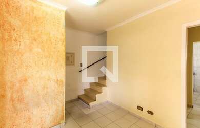 Imagem: A casa possui 2 Dormitórios, 2 Banheiros e 60m² de Área Privada