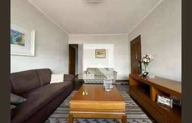 Imagem: A casa possui 4 Dormitórios, 1 Suíte, 3 Banheiros, 4 Vagas