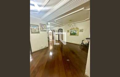 Imagem: A casa possui 3 Dormitórios, 1 Suíte, 3 Banheiros, 4 Vagas