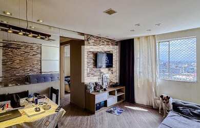 Imagem: O apartamento possui 2 Dormitórios, 1 Banheiro, 1 Vaga na garagem