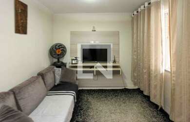 Imagem: A casa possui 2 Dormitórios, 1 Banheiro, 2 Vagas na garagem