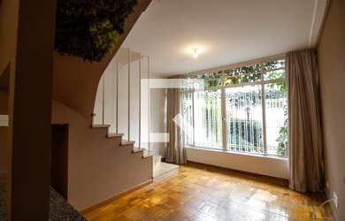 Imagem: A casa em condomínio possui 3 Dormitórios, 2 Suítes, 4 Banheiros