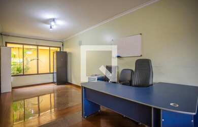 Imagem: A casa possui 4 Dormitórios, 3 Suítes, 3 Banheiros, 3 Vagas