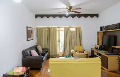 Imagem: A casa possui 6 Dormitórios, 4 Suítes, 7 Banheiros, 3 Vagas