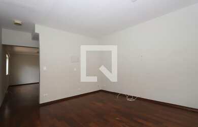 Imagem: A casa possui 3 Dormitórios, 1 Suíte, 3 Banheiros, 2 Vagas