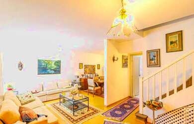 Imagem: A casa possui 3 Dormitórios, 3 Banheiros, 2 Vagas na garagem