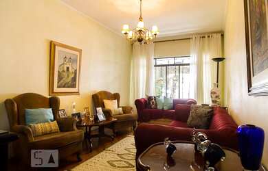 Imagem: A casa possui 4 Dormitórios, 2 Suítes, 4 Banheiros, 3 Vagas