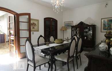 Imagem: A casa possui 4 Dormitórios, 4 Suítes, 4 Banheiros, 3 Vagas