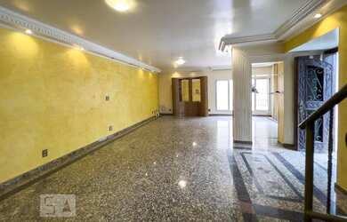 Imagem: A casa possui 5 Dormitórios, 3 Suítes, 6 Banheiros, 5 Vagas