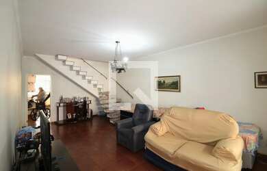 Imagem: A casa possui 3 Dormitórios, 3 Banheiros, 2 Vagas na garagem