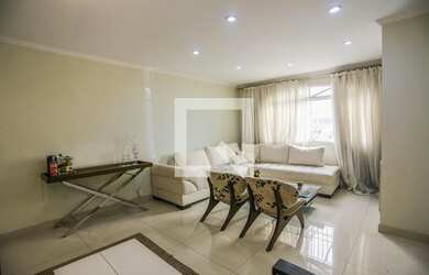 Imagem: A casa possui 3 Dormitórios, 1 Suíte, 2 Banheiros, 2 Vagas