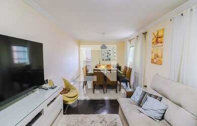 Imagem: A casa possui 4 Dormitórios, 3 Suítes, 5 Banheiros, 4 Vagas