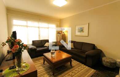 Imagem: A casa possui 3 Dormitórios, 1 Suíte, 3 Banheiros, 4 Vagas