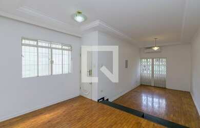 Imagem: A casa possui 2 Dormitórios, 3 Banheiros, 2 Vagas na garagem