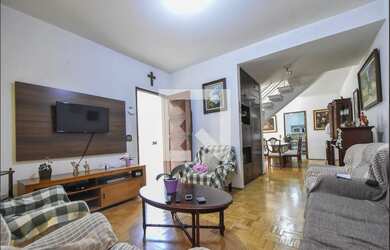 Imagem: A casa possui 3 Dormitórios, 1 Suíte, 2 Banheiros, 2 Vagas