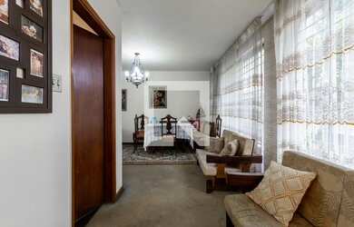 Imagem: A casa possui 5 Dormitórios, 3 Suítes, 5 Banheiros, 5 Vagas