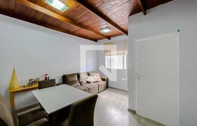 Imagem: A casa possui 2 Dormitórios, 1 Suíte, 2 Banheiros, 1 Vaga