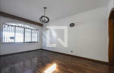 Imagem: A casa possui 3 Dormitórios, 1 Suíte, 3 Banheiros, 2 Vagas