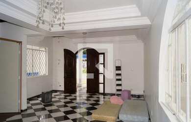 Imagem: A casa possui 12 Dormitórios, 4 Suítes, 7 Banheiros, 4 Vagas