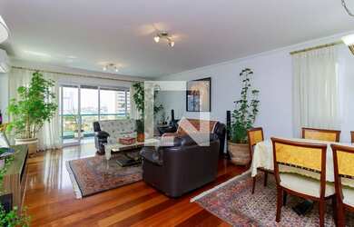 Imagem: O apartamento possui 4 Dormitórios, 1 Suíte, 4 Banheiros