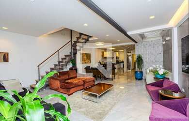 Imagem: A casa possui 4 Dormitórios, 2 Suítes, 4 Banheiros, 2 Vagas