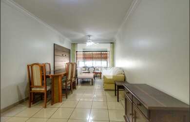 Imagem: A casa possui 4 Dormitórios, 3 Suítes, 4 Banheiros, 2 Vagas