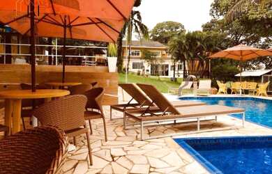 Imagem: A chácara possui 9 Dormitórios, 6 Suítes, 13 Banheiros, 6