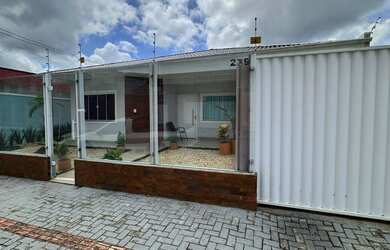 Imagem: A casa possui 3 Dormitórios, 1 Suíte, 3 Banheiros, 3 Vagas