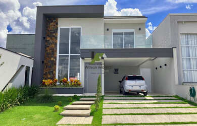 Imagem: A casa possui 3 Dormitórios, 1 Suíte, 4 Banheiros, 4 Vagas