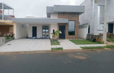 Imagem: A casa possui 3 Dormitórios, 3 Suítes, 3 Banheiros, 2 Vagas