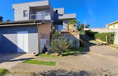 Imagem: A casa em condomínio possui 3 Dormitórios, 1 Suíte, 3 Banheiros