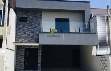 Imagem: A casa em condomínio possui 3 Dormitórios, 3 Suítes, 4 Banheiros