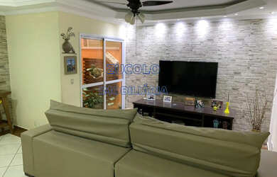 Imagem: A casa possui 4 Dormitórios, 3 Suítes, 4 Banheiros, 5 Vagas