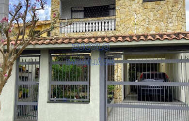 Imagem: A casa possui 3 Dormitórios, 1 Suíte, 3 Banheiros, 2 Vagas