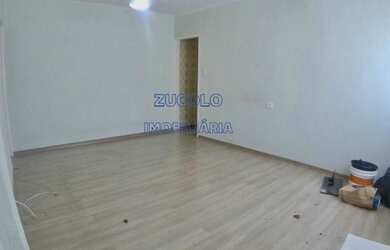 Imagem: A casa possui 2 Dormitórios, 1 Banheiro, 2 Vagas na garagem