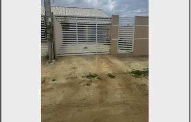 Imagem: A casa possui 1 Dormitório, 1 Banheiro, 1 Vaga na garagem