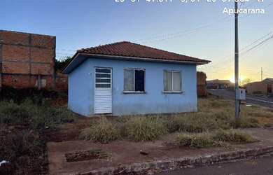 Imagem: A casa possui 2 Dormitórios, 1 Banheiro, 45m² de Área, 220m²