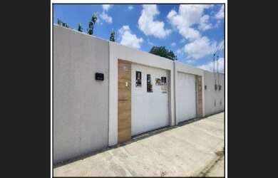 Imagem: A casa possui 2 Dormitórios, 1 Banheiro, 1 Vaga na garagem