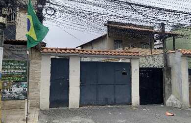 Imagem: A casa possui 2 Dormitórios, 1 Banheiro, 1 Vaga na garagem