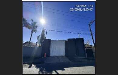 Imagem: A casa possui 4 Dormitórios, 1 Banheiro, 192m² de Área e