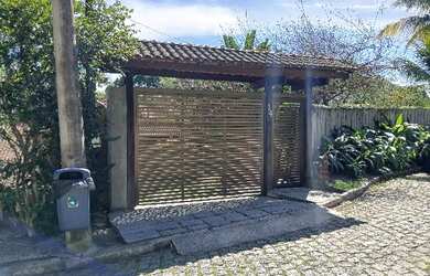 Imagem: A casa possui 4 Dormitórios, 1 Banheiro, 450m² de Área, 840m²