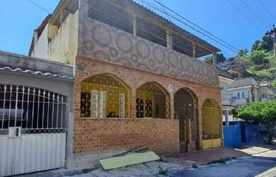 Imagem: A casa possui 3 Dormitórios, 1 Banheiro, 249m² de Área e